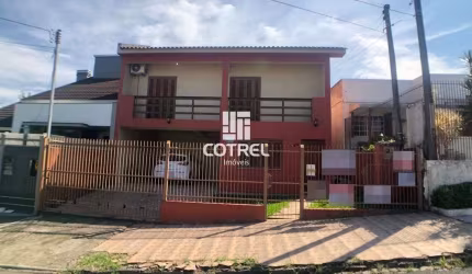 Casa 4 dormitórios e 2 vagas de garagem no Bairro São José localizada na cidade