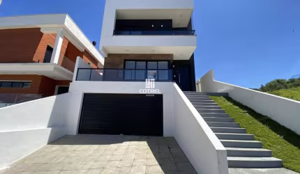 Casa de Alto Padrão para venda e locação situada no condomínio fechado Real Park