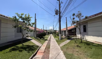 Casa semimobiliada 3 dormitórios sendo 1 suíte, localizada no condomínio fechado