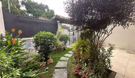 Casa com 3 quartos à venda em Badu - RJ
