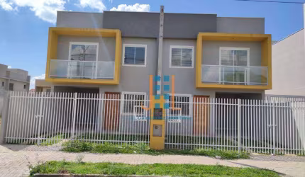 Sobrado com três quartos frente pra rua no Votória Régoa -  CIC