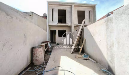 Sobrado em ótima localização no Vitória Regia - CIC com ótimo padrão de acabamento