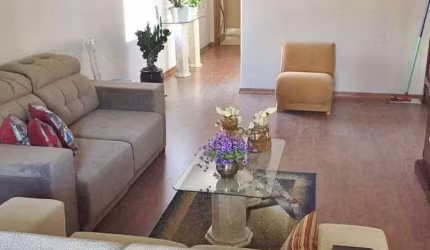 CASA 4D no bairro MENINO DEUS em Porto Alegre