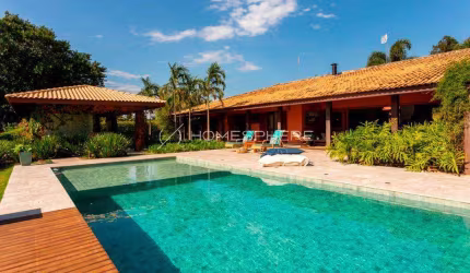 Casa Avaré de frente para represa Jurumirim. 20.000 m², área gourmet, piscina, sauna, quadra, casa principal e de hóspedes, casa de barcos e mais.