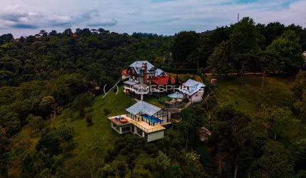 Casa à venda de Alto Padrão em Campos do Jordão vista para Pedra do Baú. Alto da Boa Vista | Campos do Jordão| SP