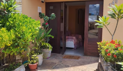 Ponta Negra, 2 quartos mobiliado e decorado a poucos passos da beira mar.