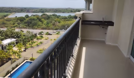 Condomínio fechado com a infraestrutura de um resort com um paisagismo único a poucos minutos da beira mar da Praia de Ponta Negra.