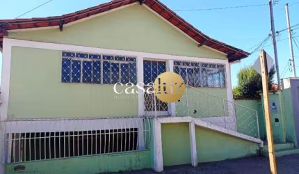 Casa localizada no centro/ Sarzedo