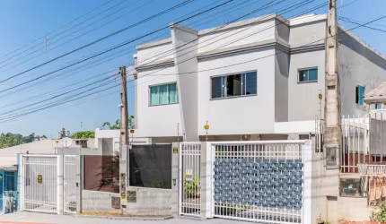 SOBRADO COM SOBRA DE TERRENO A POUCAS QUADRAS DO CENTRO