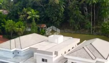 CASA A VENDA NO GLÓRIA COM 4 QUARTOS SENDO 2 SUÍTES