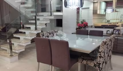 CASA MOBILIADA A VENDA COM 3 QUARTOS, SENDO 1 SUÍTE E 2 DEMI-SUÍTE NO BOM RETIRO