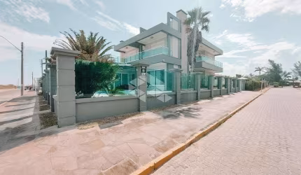 Mansão mobiliada, com 05 suítes, 02 vagas, piscina, em Atlântida, Xangri-lá/RS