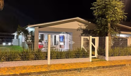 Casa á venda com 3 dormitóriosquartos 2 vagasbox, em Atlântida,  Xangri-Lá, RS