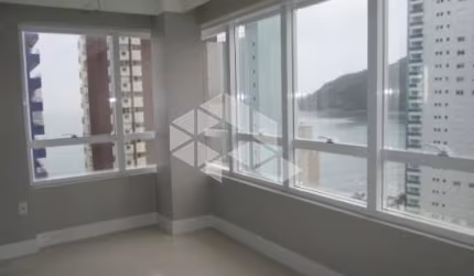 Apartamento 3 suítes quadra do mar a 50 metros da praia, 01 apto por andar, com 02 elevadores e heliponto.
