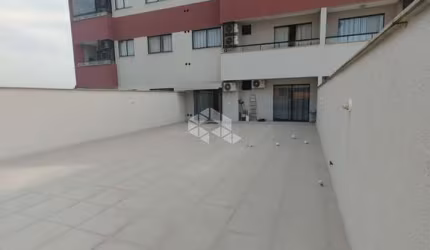 Apartamento Garden, com 1 dormitório, 1 na=banheiro e 2 vagas de garagem no Bairro Tabuleiro em Camboriú