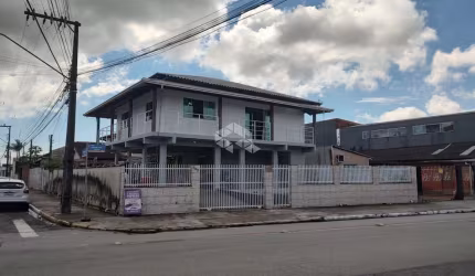 Casa 2 quartos, 2 banheiros, sala, 2 cozinhas, 2 vagas de garagem, no Bairro Cidade Nova em Itajaí/SC