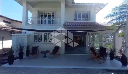 EXCELENTE CASA NO CONDOMÍNIO CONDADO DE CASTELLA
