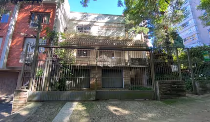 Casa 05 dormitórios, 04 vagas, com 301m² no Bairro Petrópolis Porto Alegre.