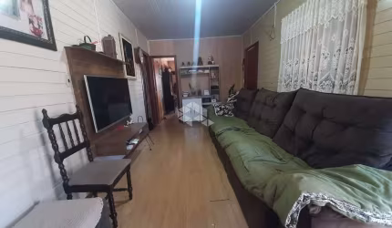 LInda casa com 2 dormitórios ,sala ,cozinha ,churrasqueira fogão campeiro e garagem na parte superior na parte terrea uma sala comercial .