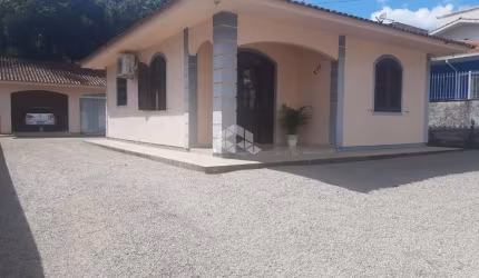 Casa com 03 quartos/dormitórios no bairro Sul do Rio, em Santo Amaro da Imperatriz- SC