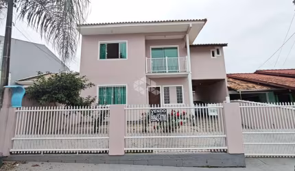 Casa com 4 quartos/dormitórios no bairro Madri, em Palhoça- SC