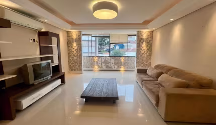 Apartamento de 2 dormitórios, reformado de frente no bairro Santa Cecília