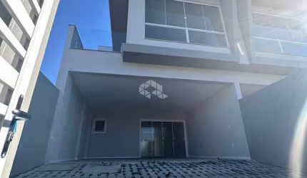 Casa duplex com três quartos em Morrinhos Bombinhas SC