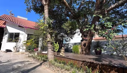 Casa com três quartos em Bombas Bombinhas SC