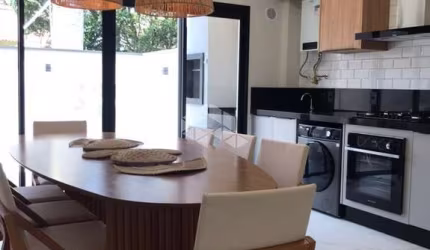 Casa duplex mobiliado com dois quartos no Mariscal em Bombinhas SC