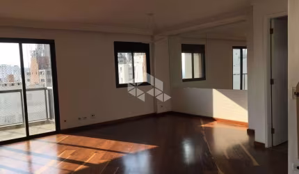 Cobertura à venda no Bairro Paraíso, com 284m² e condomínio com lazer completo.