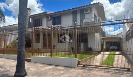 Apartamento com 04 dormitórios à venda no bairro São José, em Santa Maria.