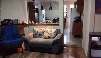 Casa com 3 dormitório, 2 banheiros, piscina aquecida e placa solar à Venda em Santana do Livramento