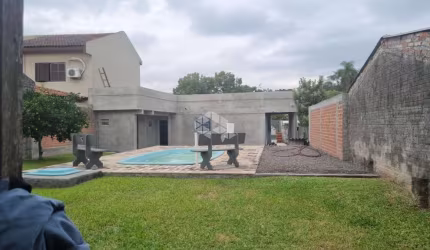 Casa com 3 quartos, sala, cozinha, 2 vagas de garagem e piscina no Bairro Itararé em Santa Maria