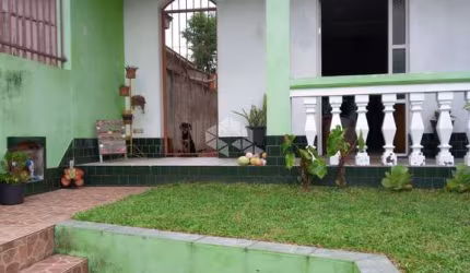 Casa sobrado à venda  4 quartos, uma suíte no bairro Itararé em Santa Maria