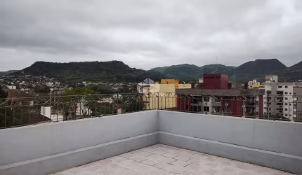 Apartamento/cobertura com 03 dormitórios no bairro Menino Jesus em Santa Maria.