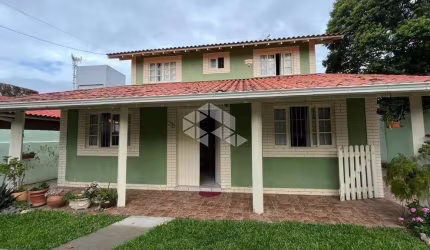 Casa de 4 dormitórios para venda no bairro campeche florianopolis/SC