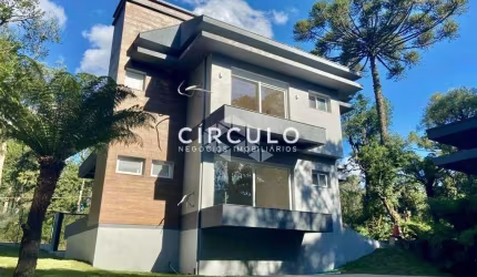 Elegante casa com três dormitórios suite master e piscina em Gramado