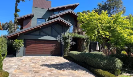 Casa Jabuticabeira, uma residência encantadora no condomínio nobre de Gramado.