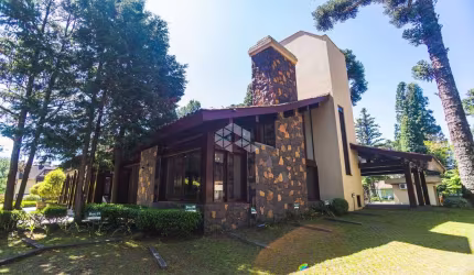 Venda de Casa Triplex no Bairro Bavária em Gramado