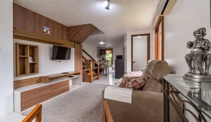 Casa Triplex Mobiliada com 3 Dormitórios em Localização Privilegiada