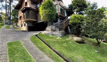 casa 400m², com 4 dormitórios sendo 2 suítes, Vila Suzana Canela