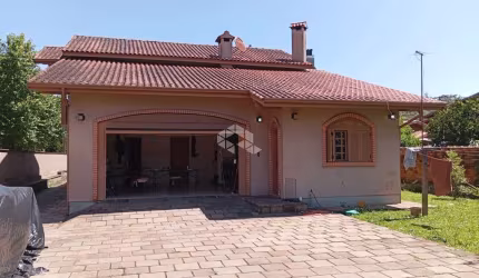 Casa 256m², 3 dormitórios, localizada no Bairro Avenida Central,  Gramado