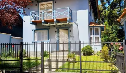 Casa com 03 dormitórios na Vila Suiça em Canele - RS