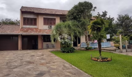 Casa 04 dormitórios com pátio em Canoas