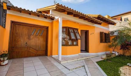 Casa Térrea 2 Dormitórios, 1 banheiro, sala de estar, pátio frente a fundos, churrasqueira, cozinha ampla , área de serviço. Bairro Moinhos de Vento