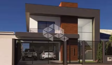 Casa Sobrado, 4 dormitórios, 1 suíte, sacada, churrasqueira, área gourmet, pátio no fundos com espaço para piscina, sala . A venda no Bairro Igara-