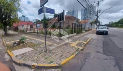 Terreno de esquina 10,80 x 33,80 no Centro de Canoas, próximo ao La Salle.