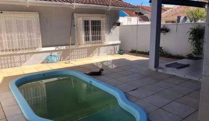 Casa térrea com 3 Dormitórios com piscina e quiosque , Bairro São José- canoas