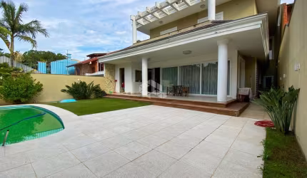 Sobrado com 4 (quatro) dormitórios 1 suíte, aceita financiamento, no Bairro Jardim do Lago.