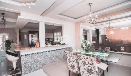 Casa, sobrado de 3 dormitórios/quartos com suite, hidro,piscina no Bairro Moinhos de Vento